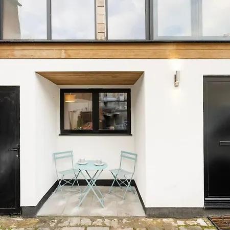 The Upside Down Eco House Villa Bristol Exterior photo